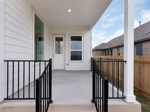 2nd image of 1144 Stonehill Dr