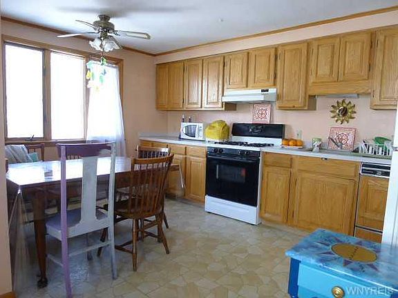2nd image of 546 Saint Lawrence Ave