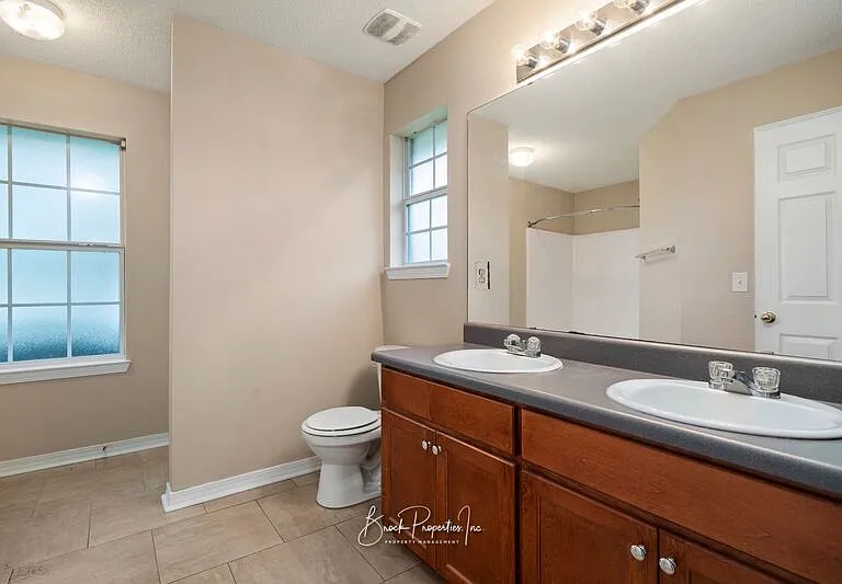 4718 Lemoyne Vis — Photo 12