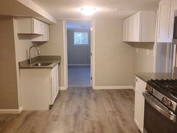 3rd image of 609 N Division Ave #B