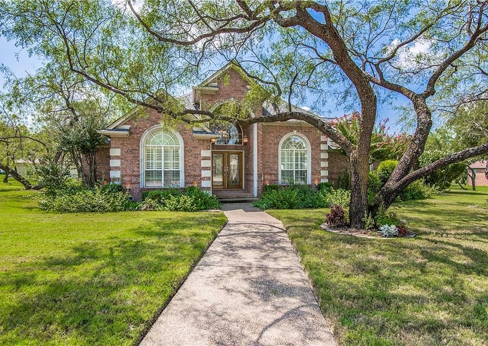 1st image of 2704 Paradise Ct
