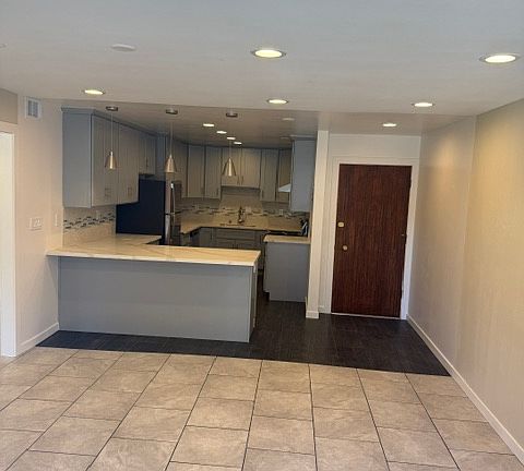 5th image of 119 Franklin St APT 1