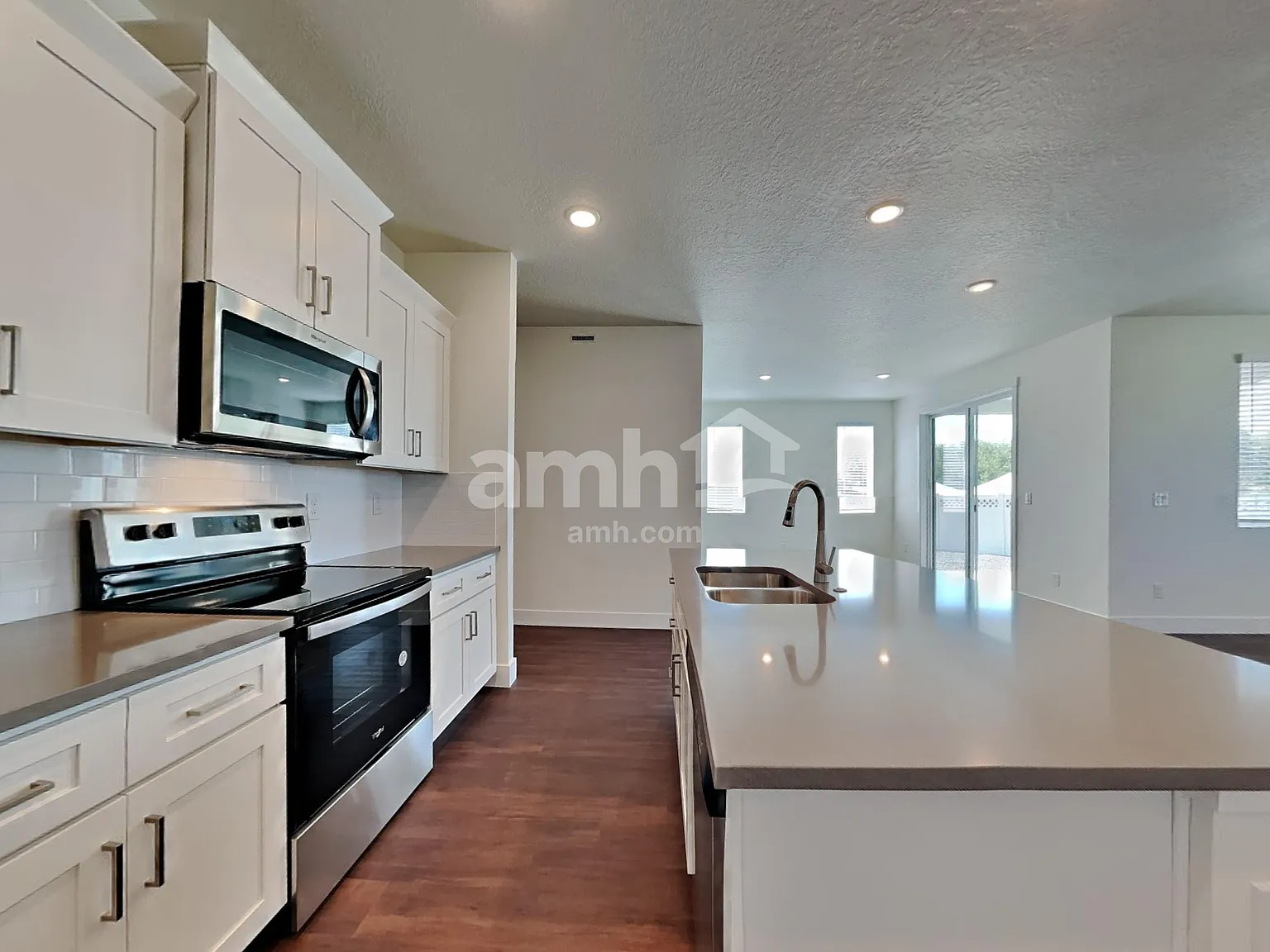 3 bed, 2.0 bath, 1762 sqft, $2,495 — Photo 3