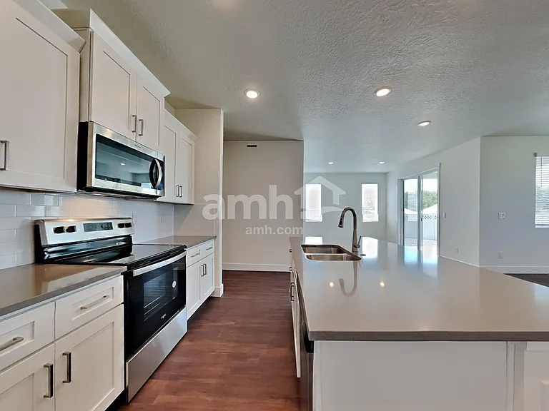 2908 N Miami Ave — Photo 3