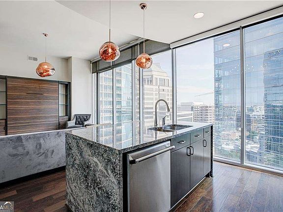 5th image of 1065 Peachtree St NE Unit 3201