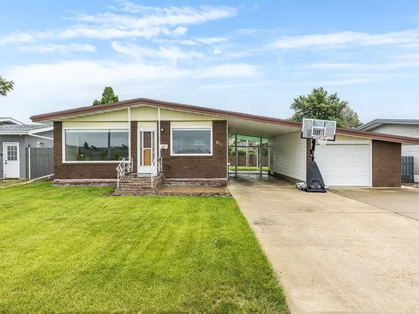 851 W McCutcheon Dr NW, Medicine Hat, AB T1A 6X9