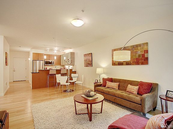 3rd image of 3104 Western Ave Unit 210