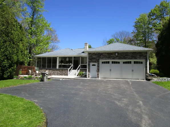 538 Shadow Oaks Dr, Meadville, PA 16335