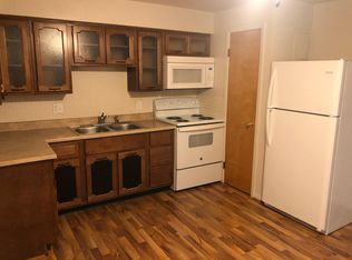 404 N Leavitt Rd, Amherst, OH 44001