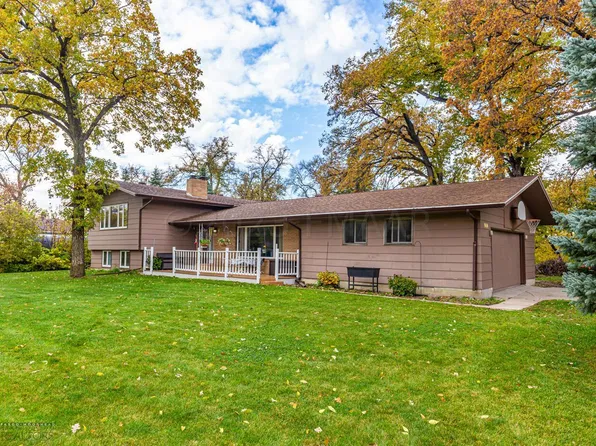 904 Martin Dr, West Fargo, ND 58078