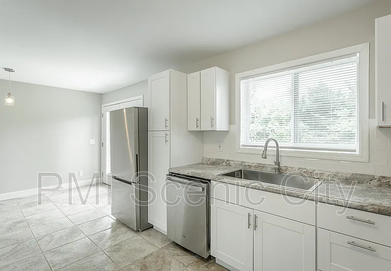 1375 Orbit Dr — Photo 31