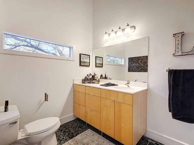 616 W 35th St — Photo 22