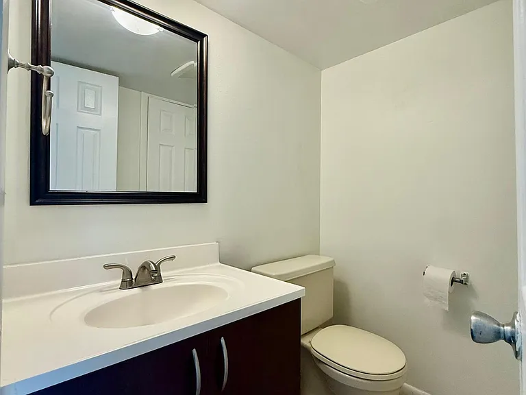 323 Gulfstream Rd — Photo 6