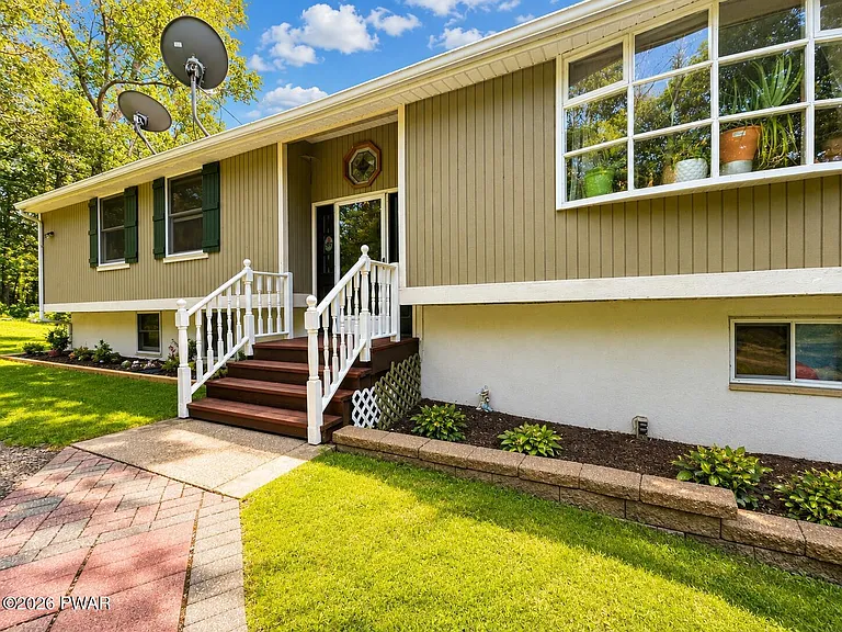 2193 Spring Dr — Photo 2
