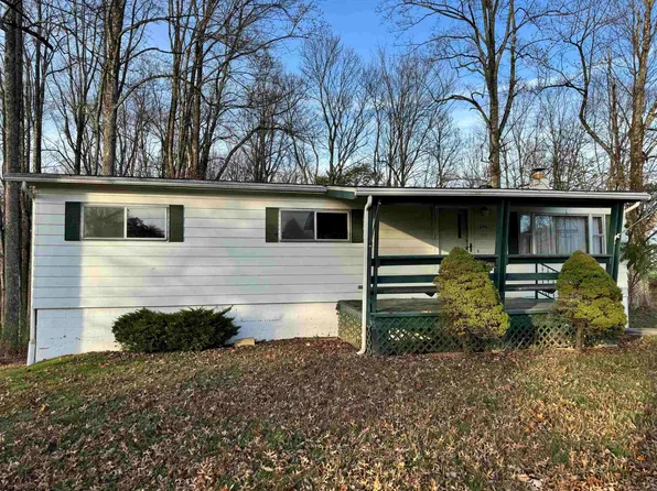 305 Sunrise Acres Cir, Grafton, WV 26354