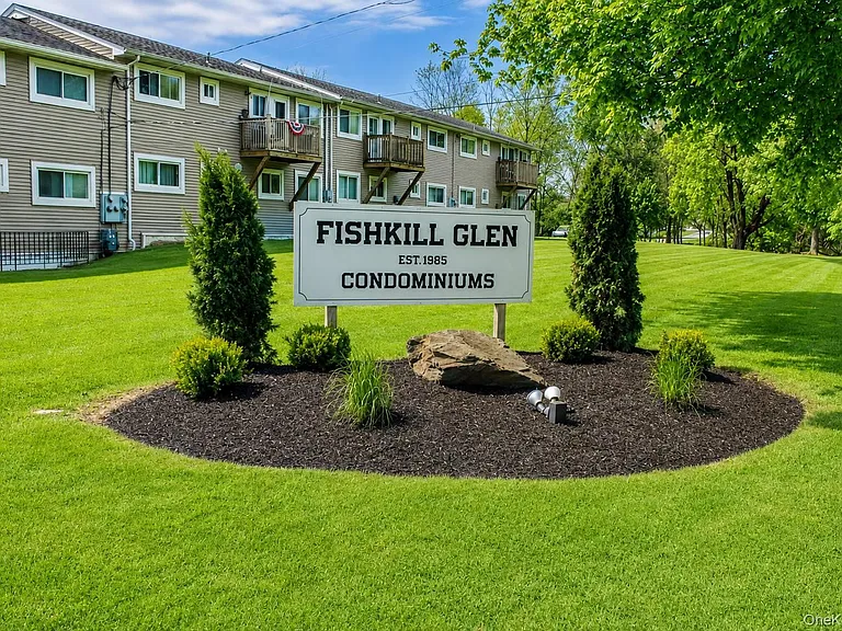 5 Fishkill Glen Dr #B — Photo 1