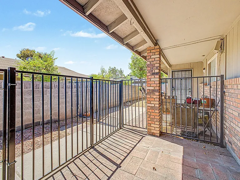 Beautiful Beck Ln Fourplex — Photo 28