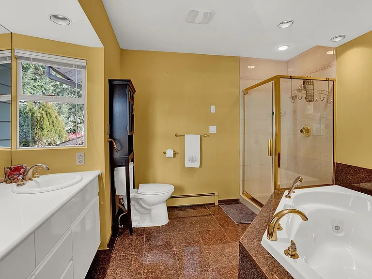638 Elstree Pl — Photo 22