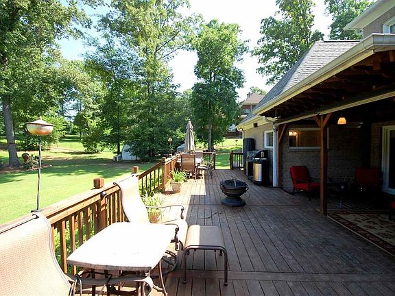 4th image of 2365 Wind Cliff Dr