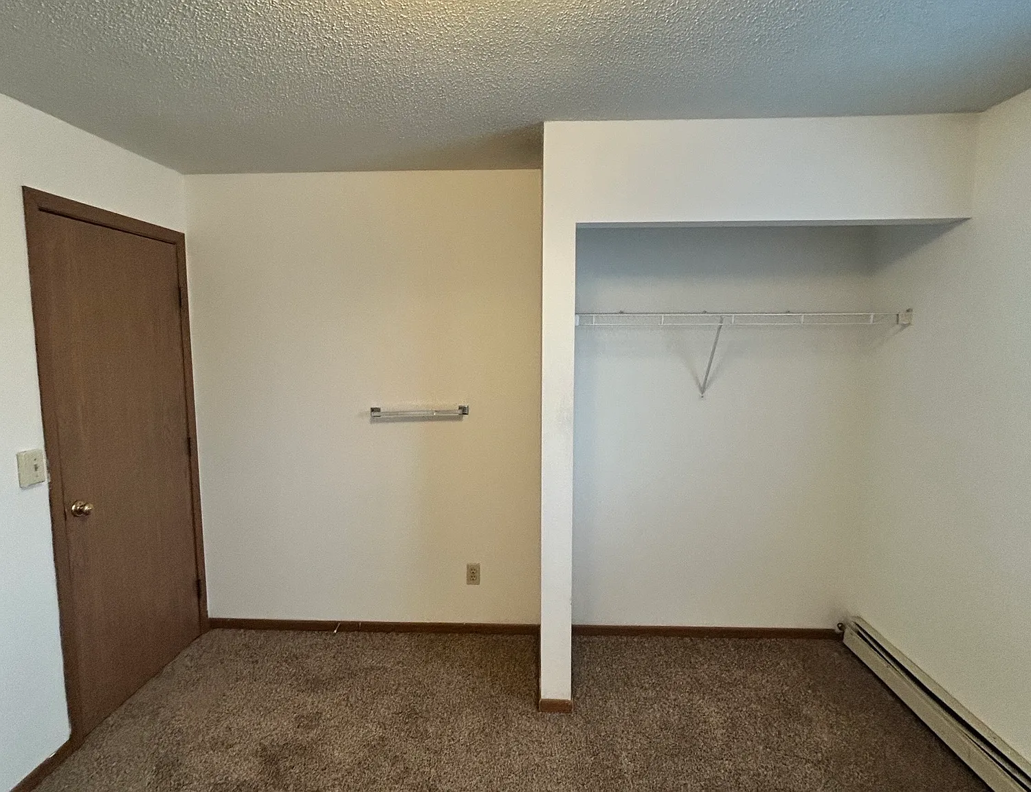 4 bed, 1.5 bath, 1350 sqft, $1,195 — Photo 4