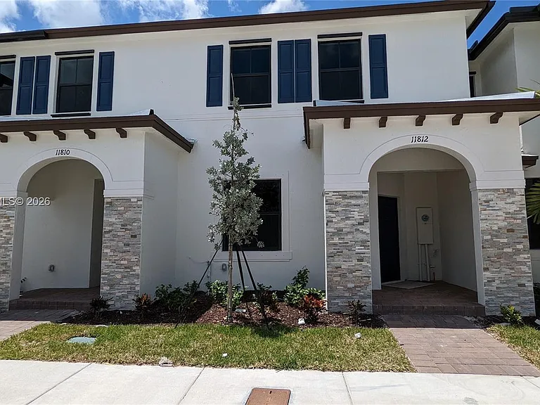 11811 SW 247th Ter #11811 — Photo 3