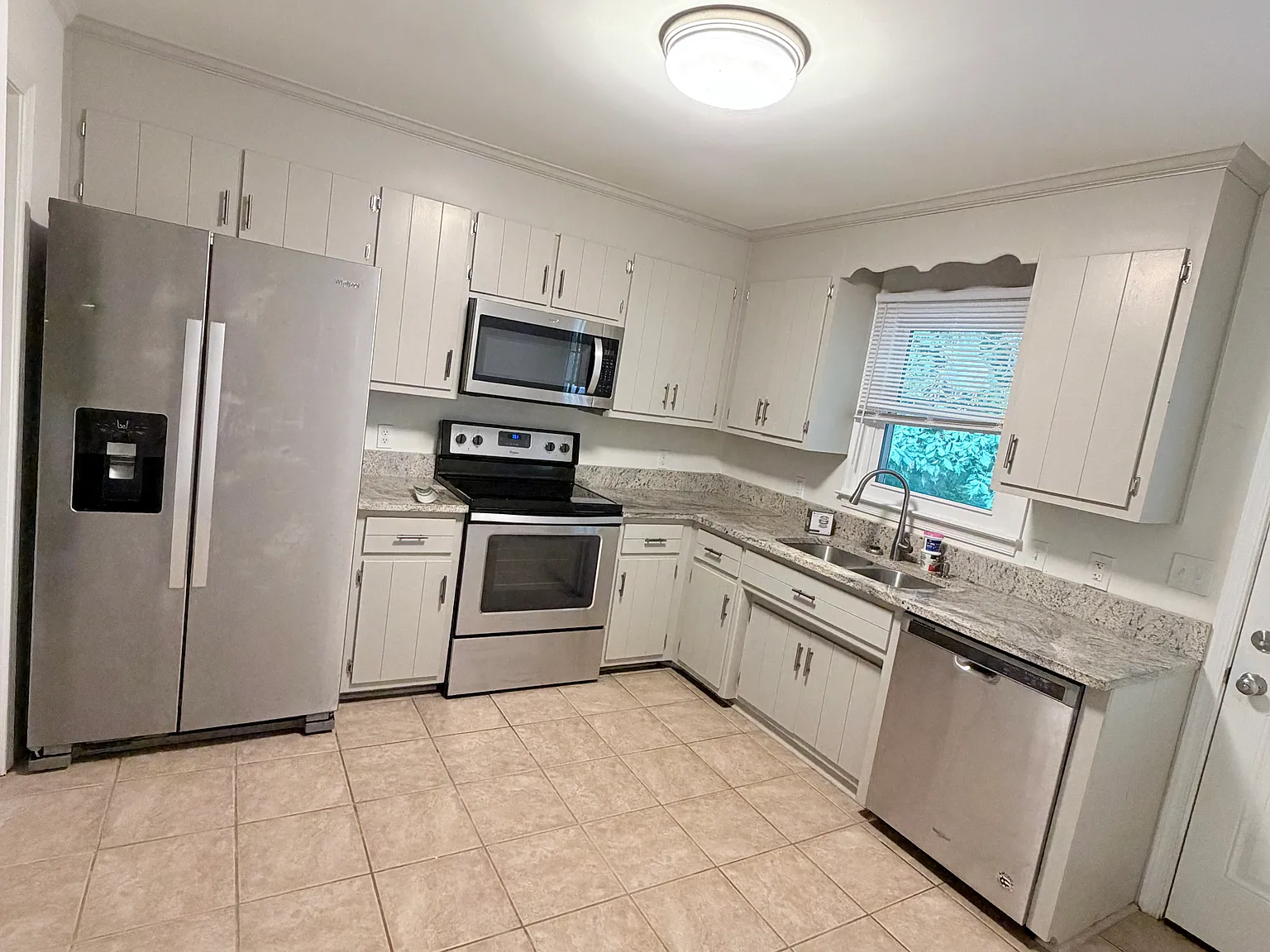 3 bed, 1.5 bath, 1080 sqft, $1,950 — Photo 4