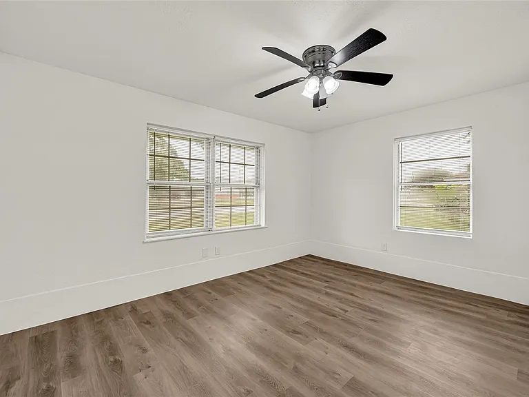 506 Edgebrook Dr — Photo 12