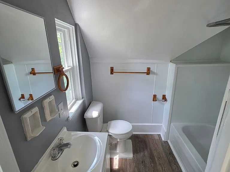 327 Glenwood Ave — Photo 15