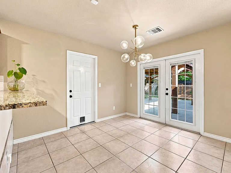 11707 Jarvis Dr — Photo 7
