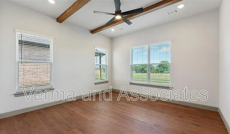 1221 Mammoth St — Photo 33