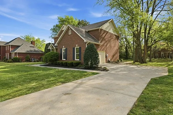 3002 Bowers Ln — Photo 2