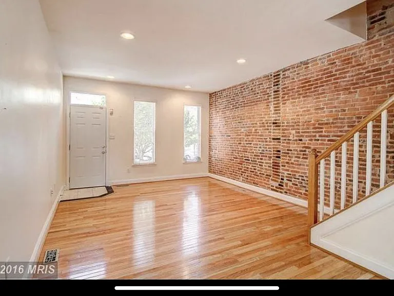 2611 E Fairmount Ave — Photo 9