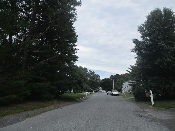 4th image of 120 Mohican Ct