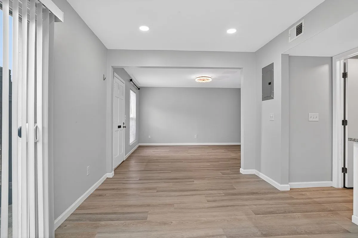 2 bed, 1.5 bath, 1120 sqft, $1,700 — Photo 4