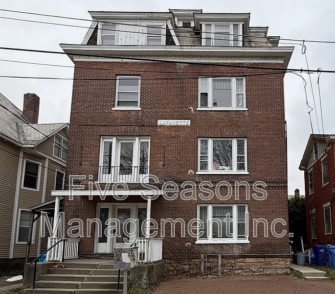 10 Lafayette Pl #8 — Photo 1