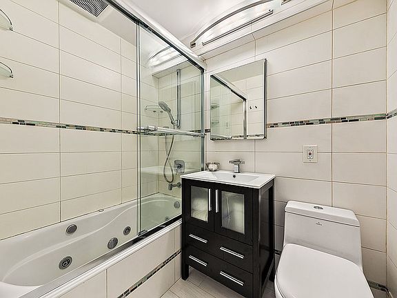 5th image of 435 E 86th St APT 4F