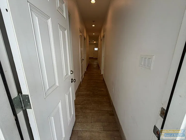 1009 Julia St — Photo 17