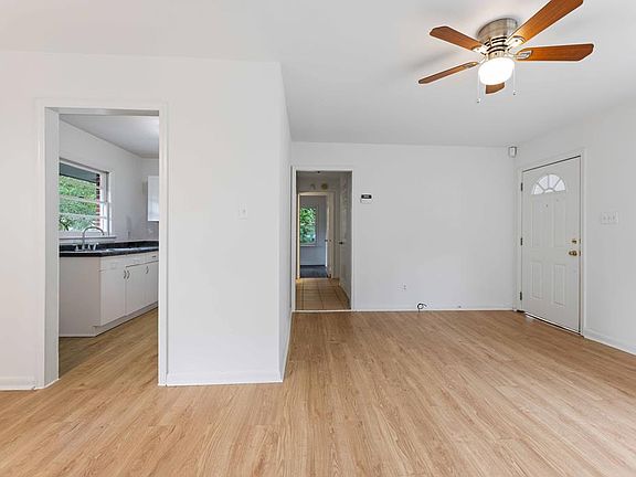 5th image of 4312 Searcy St