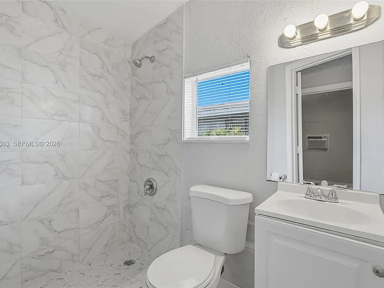 5401 SW 20th St #B — Photo 6