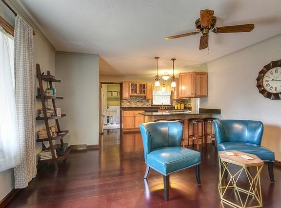 5th image of 2505 Combes St
