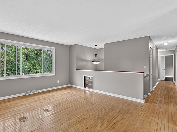 5th image of 4950 Sparrow Ave