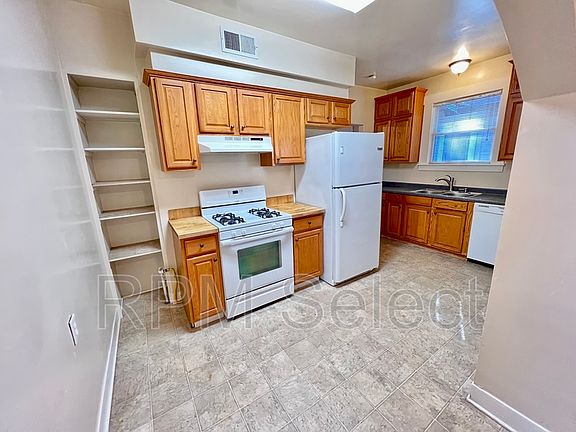 4th image of 1903 E St