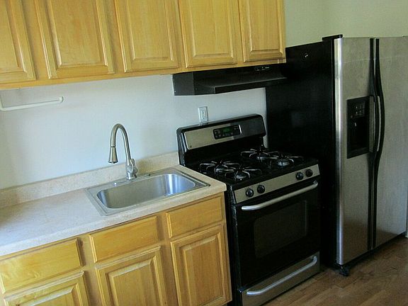 2nd image of 536 Lafayette Ave APT 3