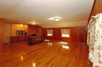 3rd image of 402 Bunkerhill Dr