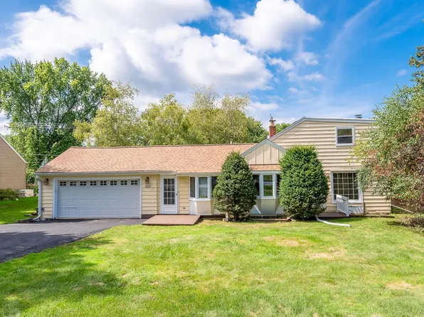 W271N2585 Pear Tree LANE, Pewaukee, WI 53072