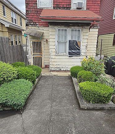 3rd image of 850 E 39th St #1