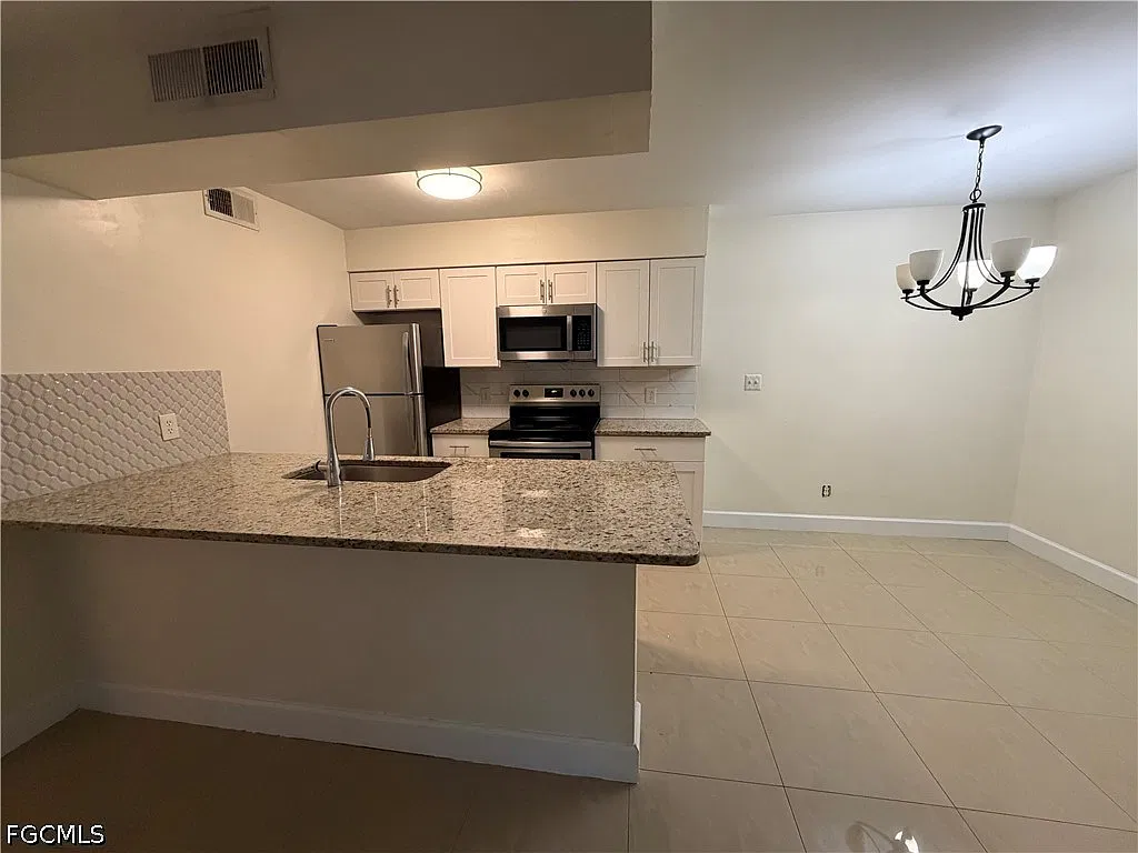 1 bed, 1.0 bath, 810 sqft, $1,100 — Photo 4