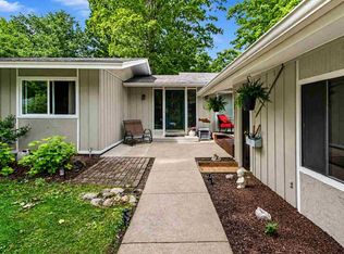 12593 Fern Pl, Charlevoix, MI 49720