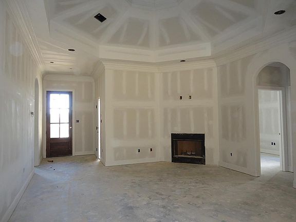 4th image of 404 Milton Estates Ln