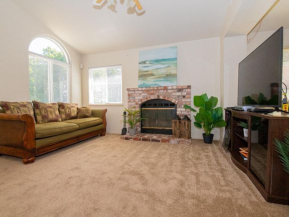 3rd image of 377 Silk Oak Drive
